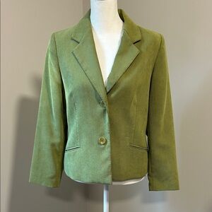Petite Sophisticate Size 6 green corduroy look blazer.  Fully lined   like new.